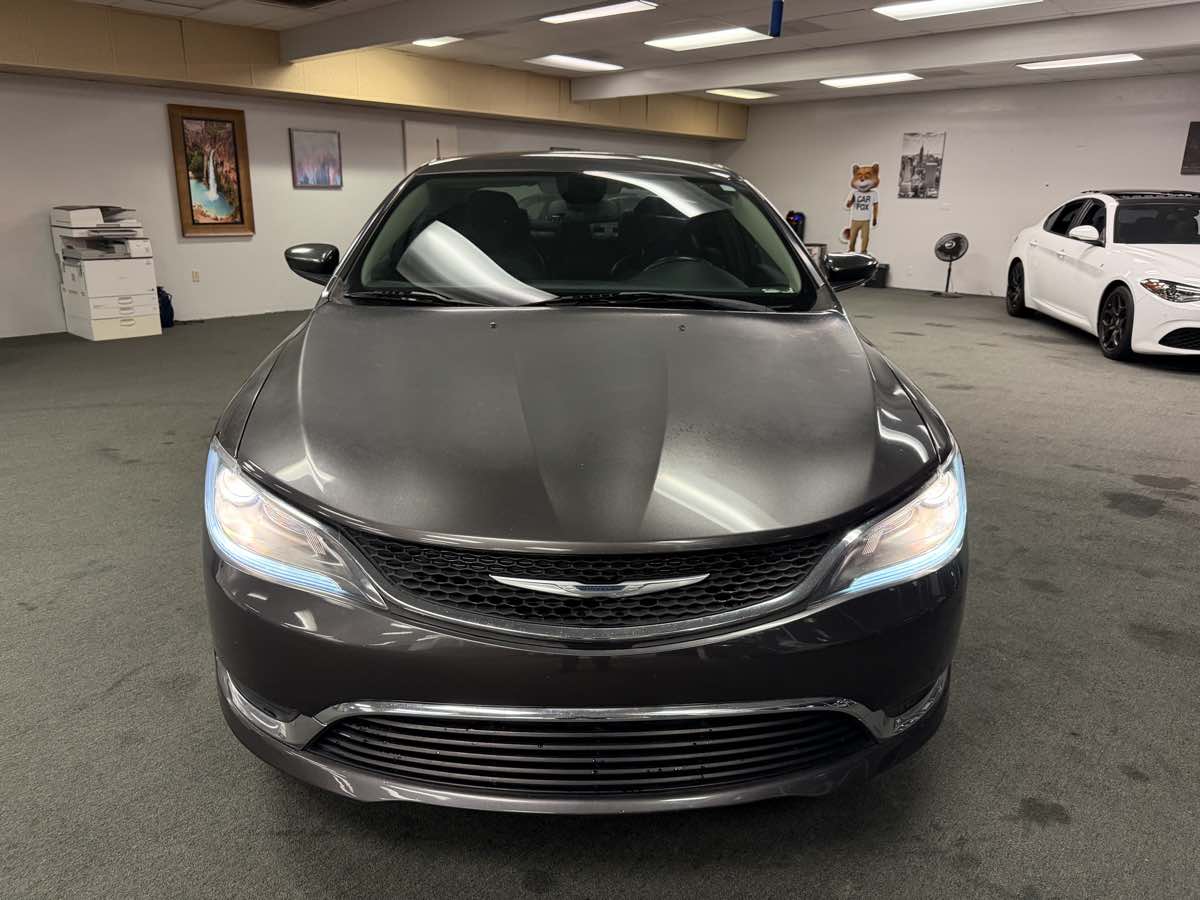 2016 Chrysler 200 Limited photo 2