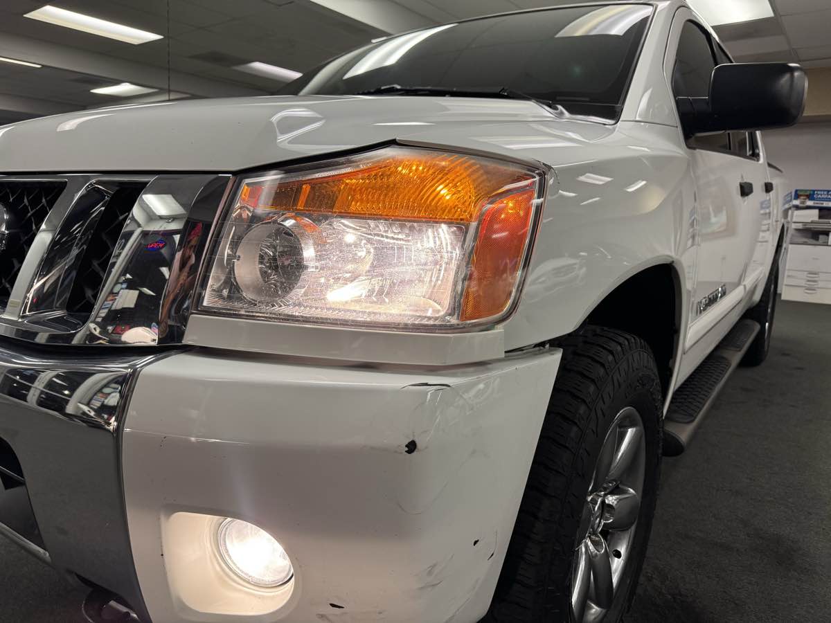 2014 Nissan Titan SV photo 3