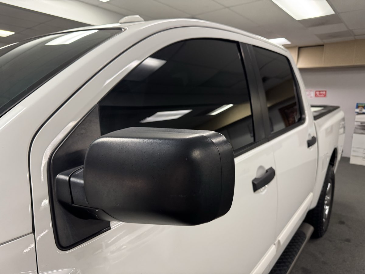 2014 Nissan Titan SV photo 4