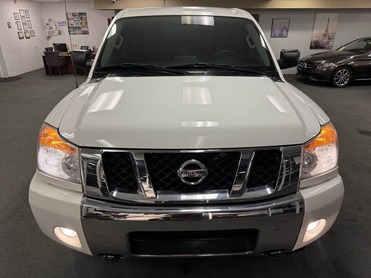 2014 Nissan Titan SV photo 6