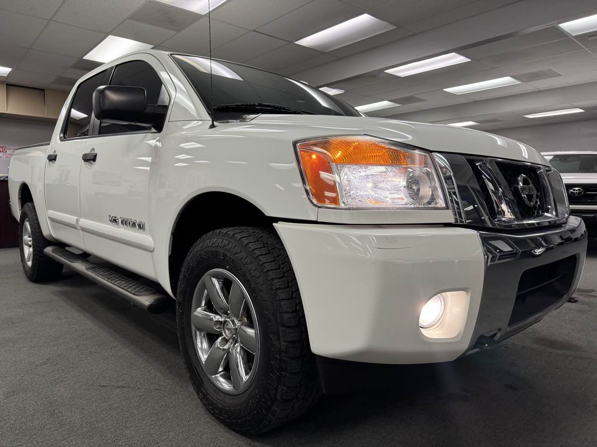2014 Nissan Titan SV photo 8