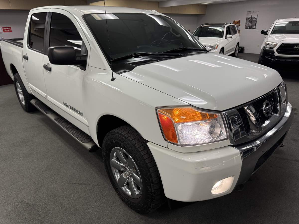 2014 Nissan Titan SV photo 9