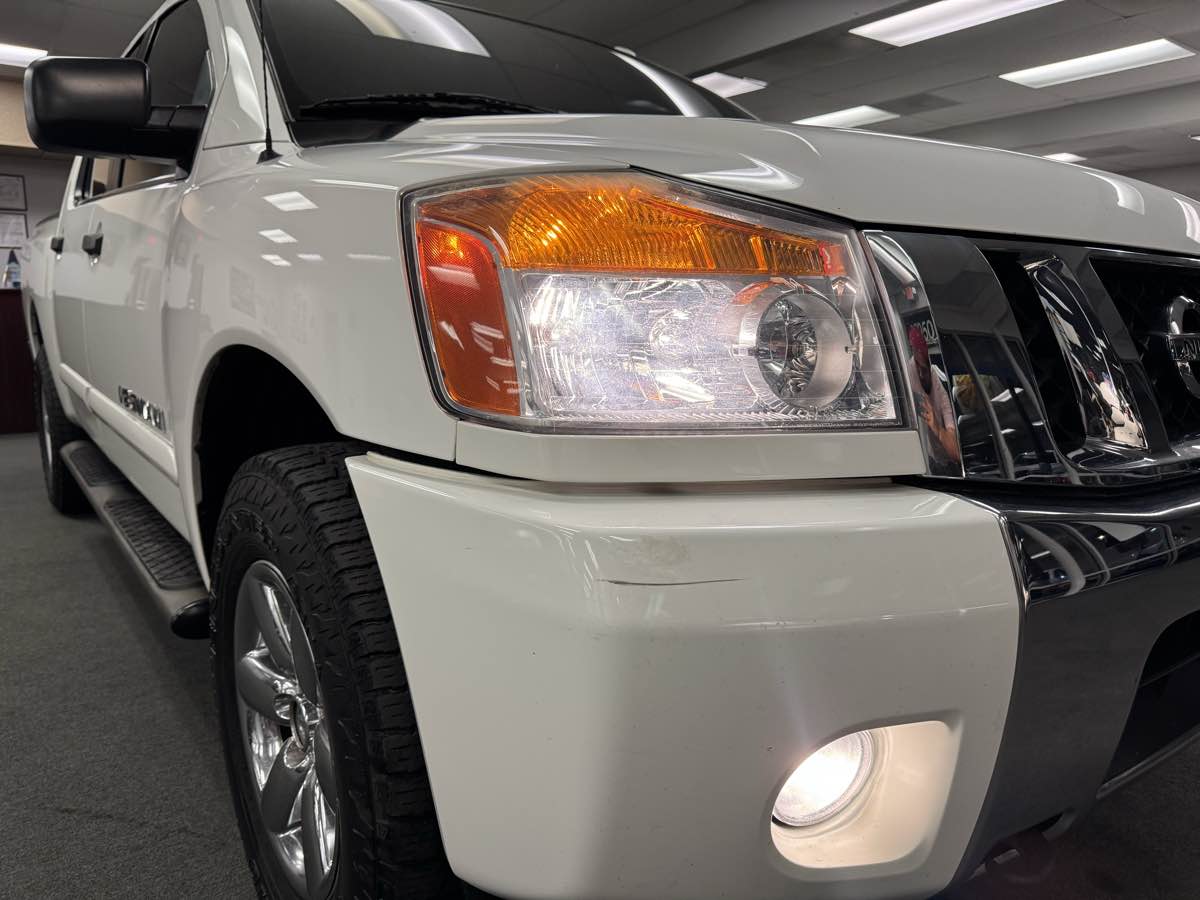 2014 Nissan Titan SV photo 10