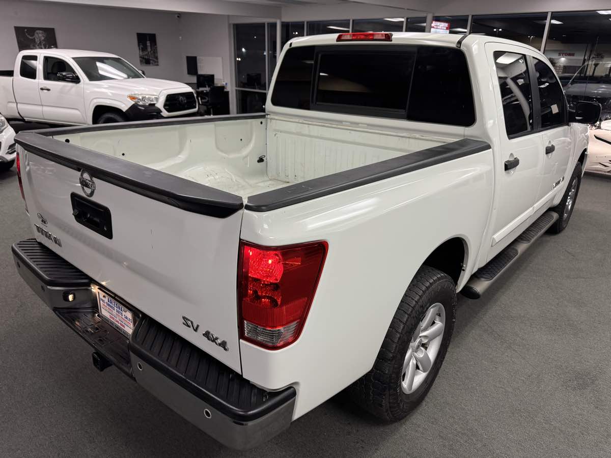 2014 Nissan Titan SV photo 15