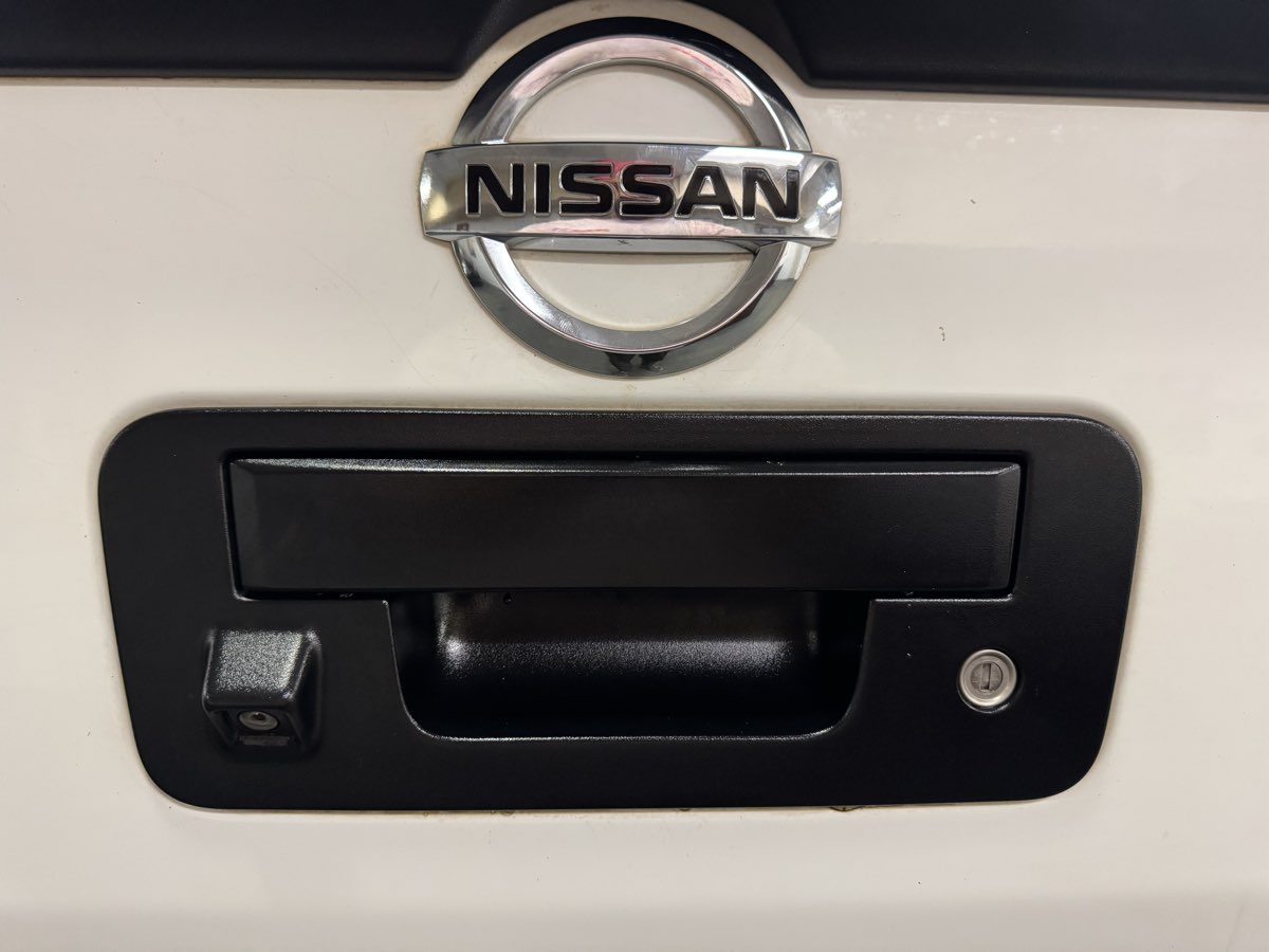 2014 Nissan Titan SV photo 19