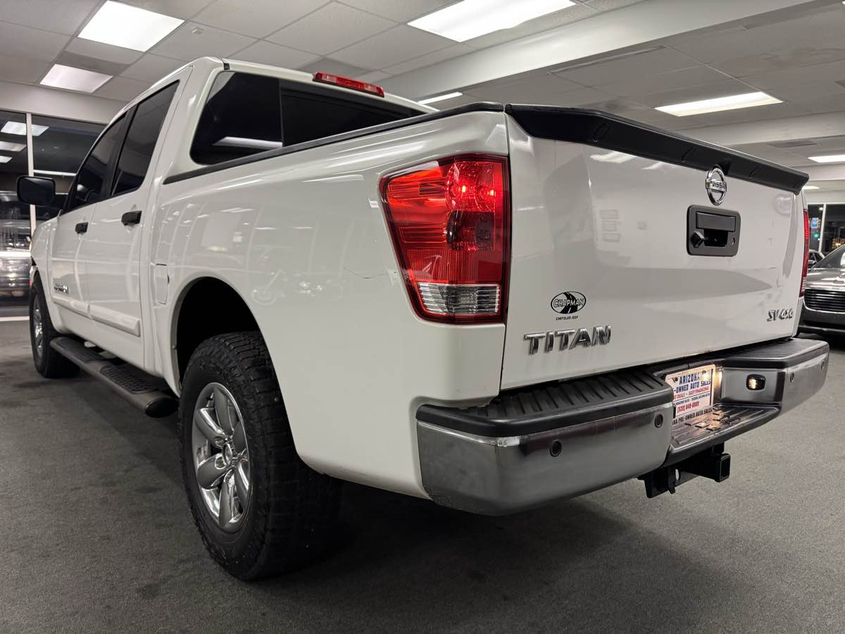 2014 Nissan Titan SV photo 21