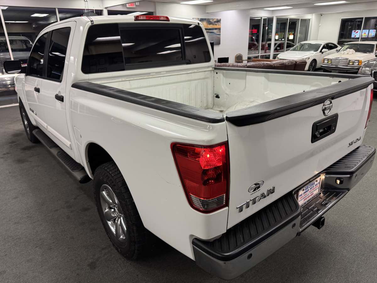 2014 Nissan Titan SV photo 22