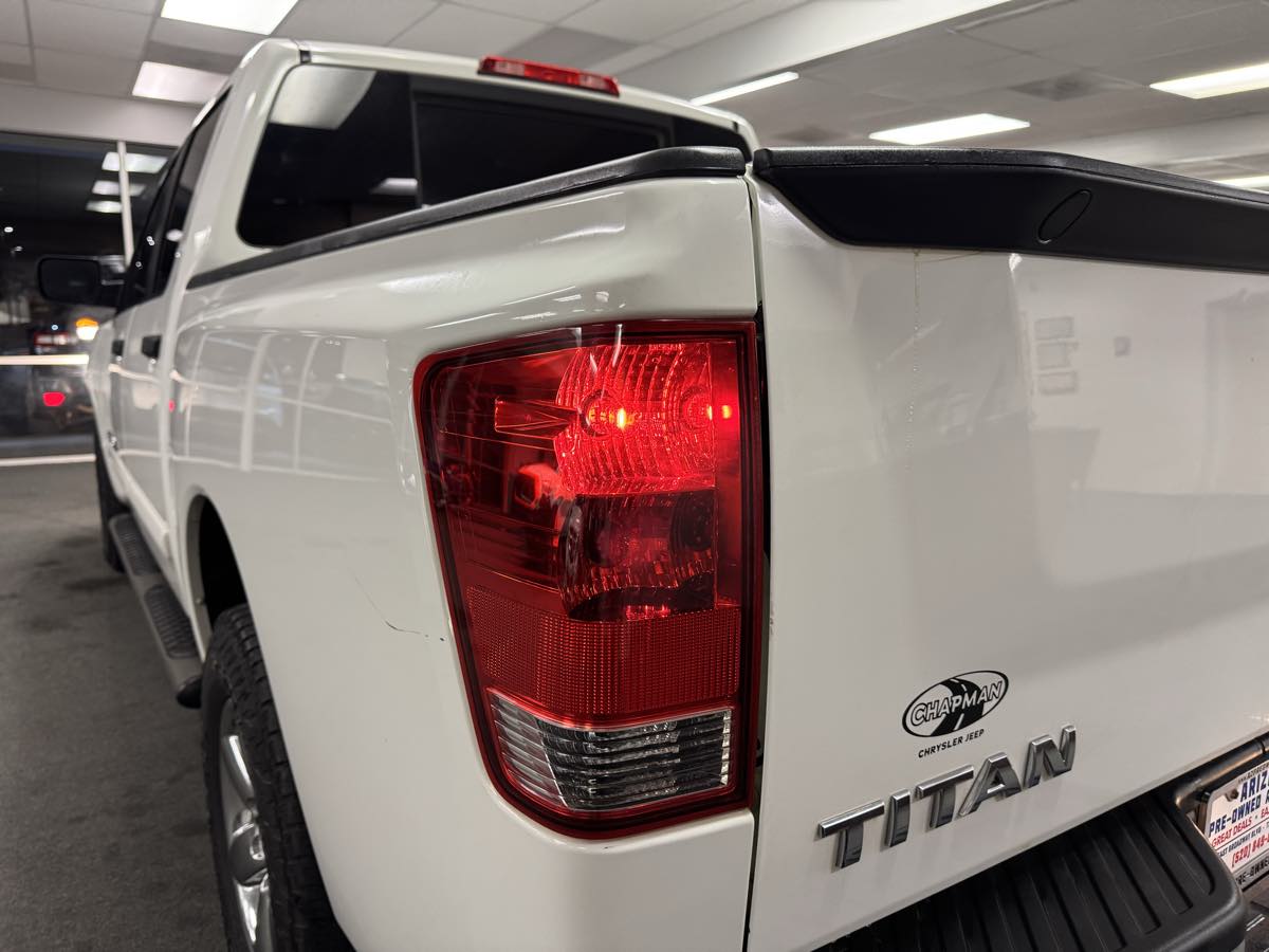 2014 Nissan Titan SV photo 23