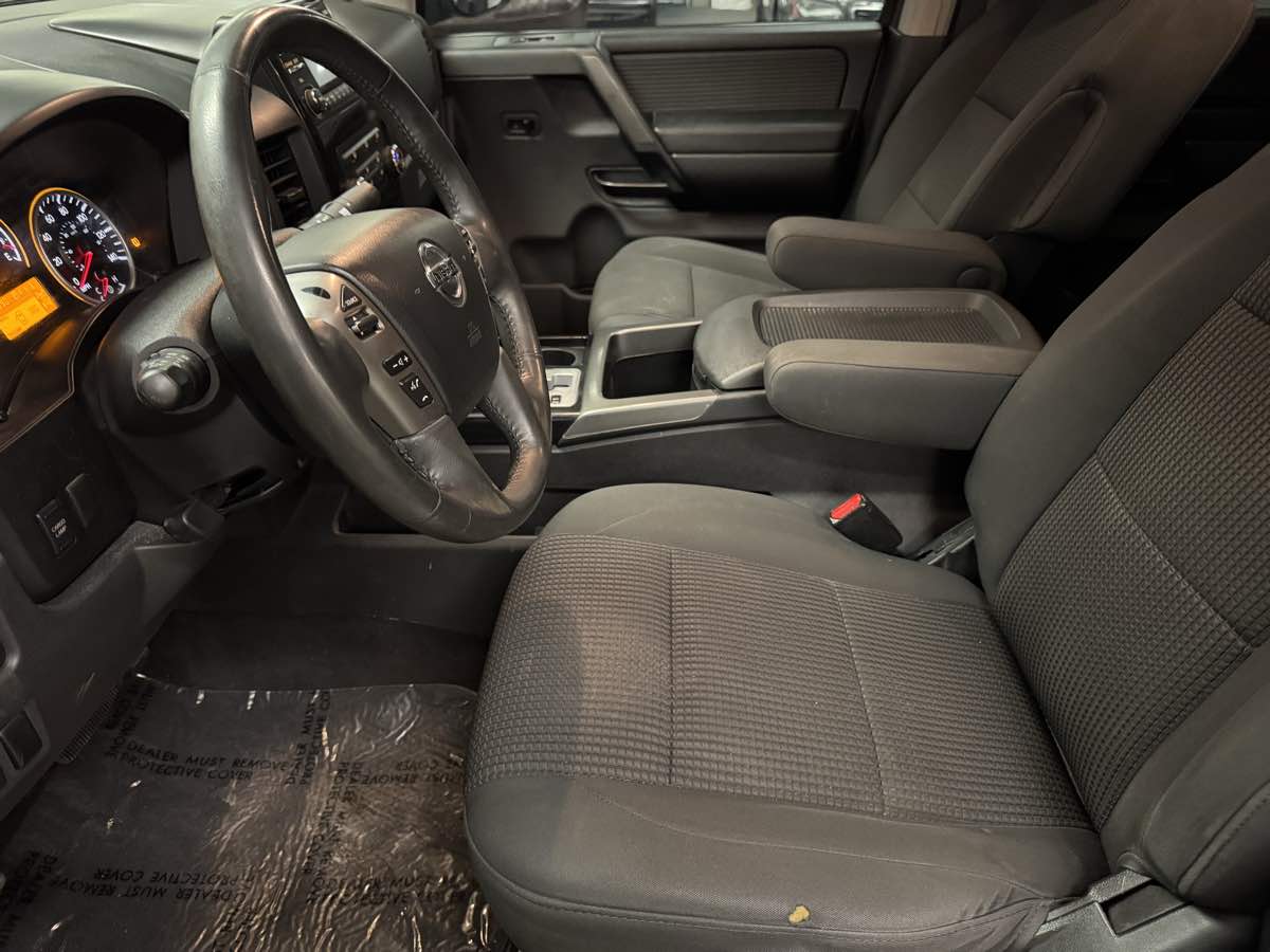 2014 Nissan Titan SV photo 28