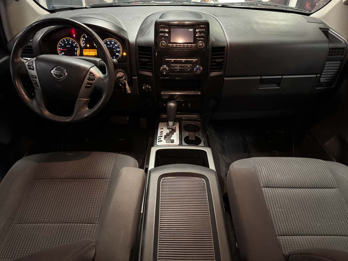2014 Nissan Titan SV photo 30