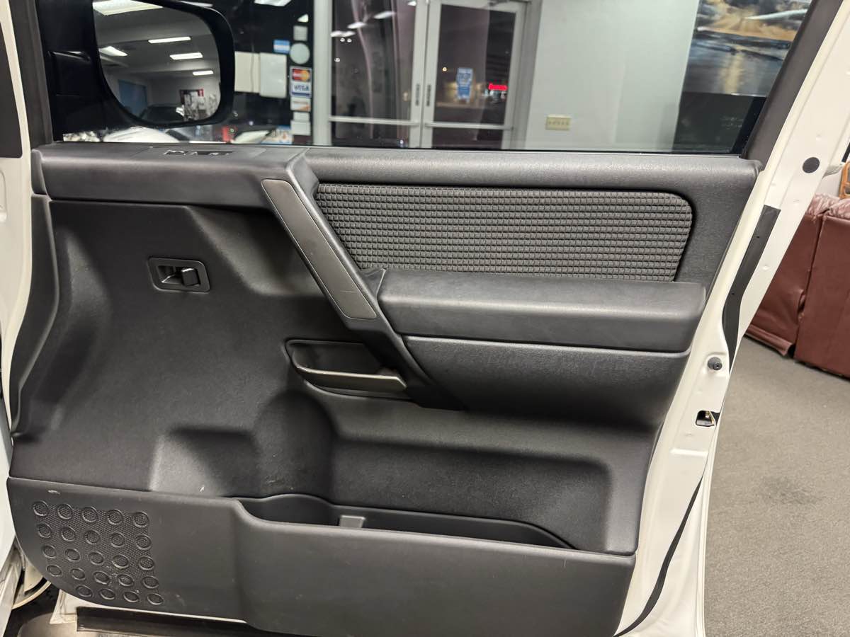 2014 Nissan Titan SV photo 38