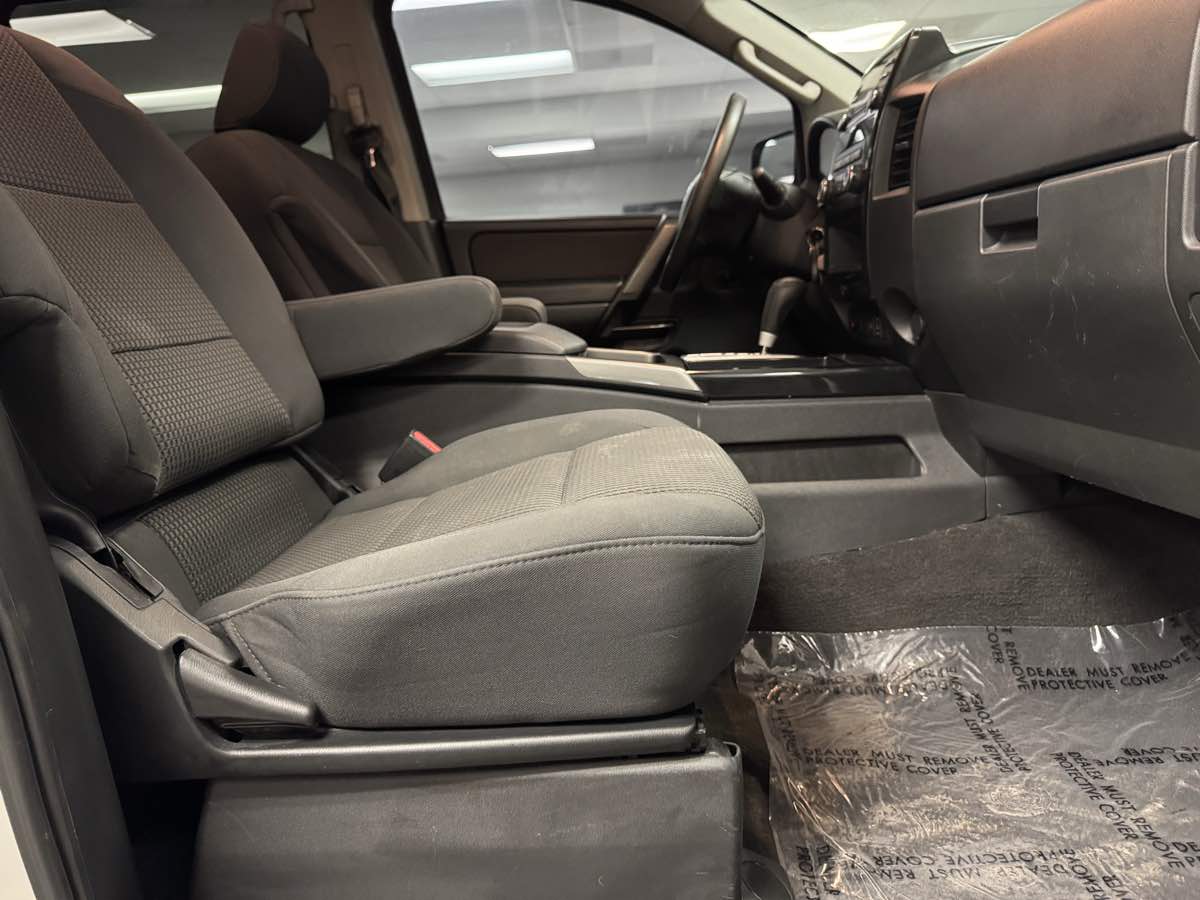 2014 Nissan Titan SV photo 39