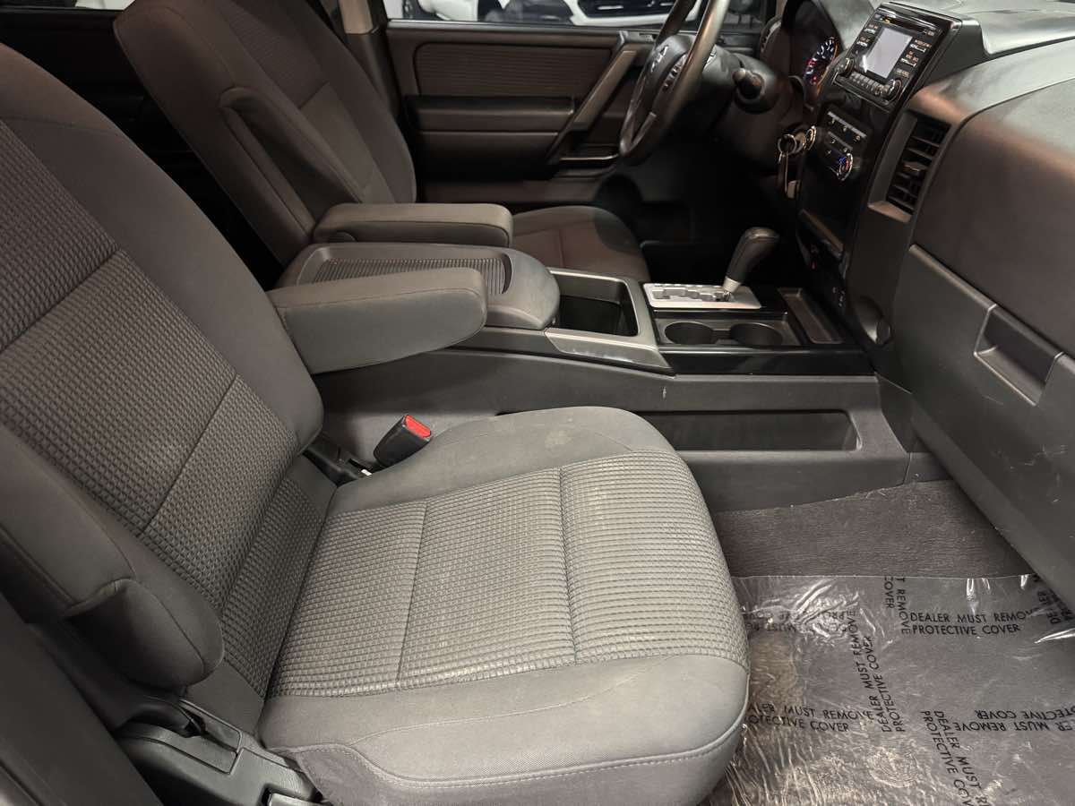 2014 Nissan Titan SV photo 40