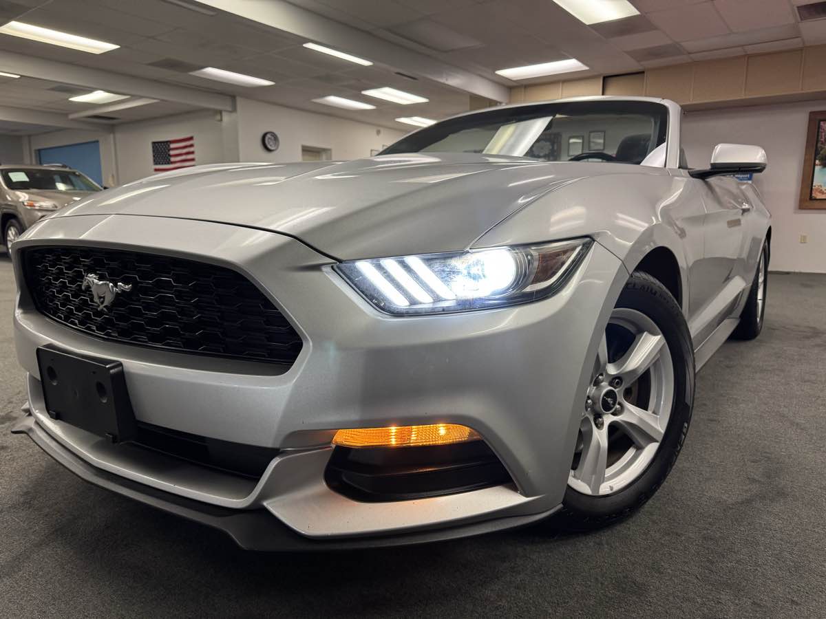 2015 Ford Mustang V6 Convertible photo 2