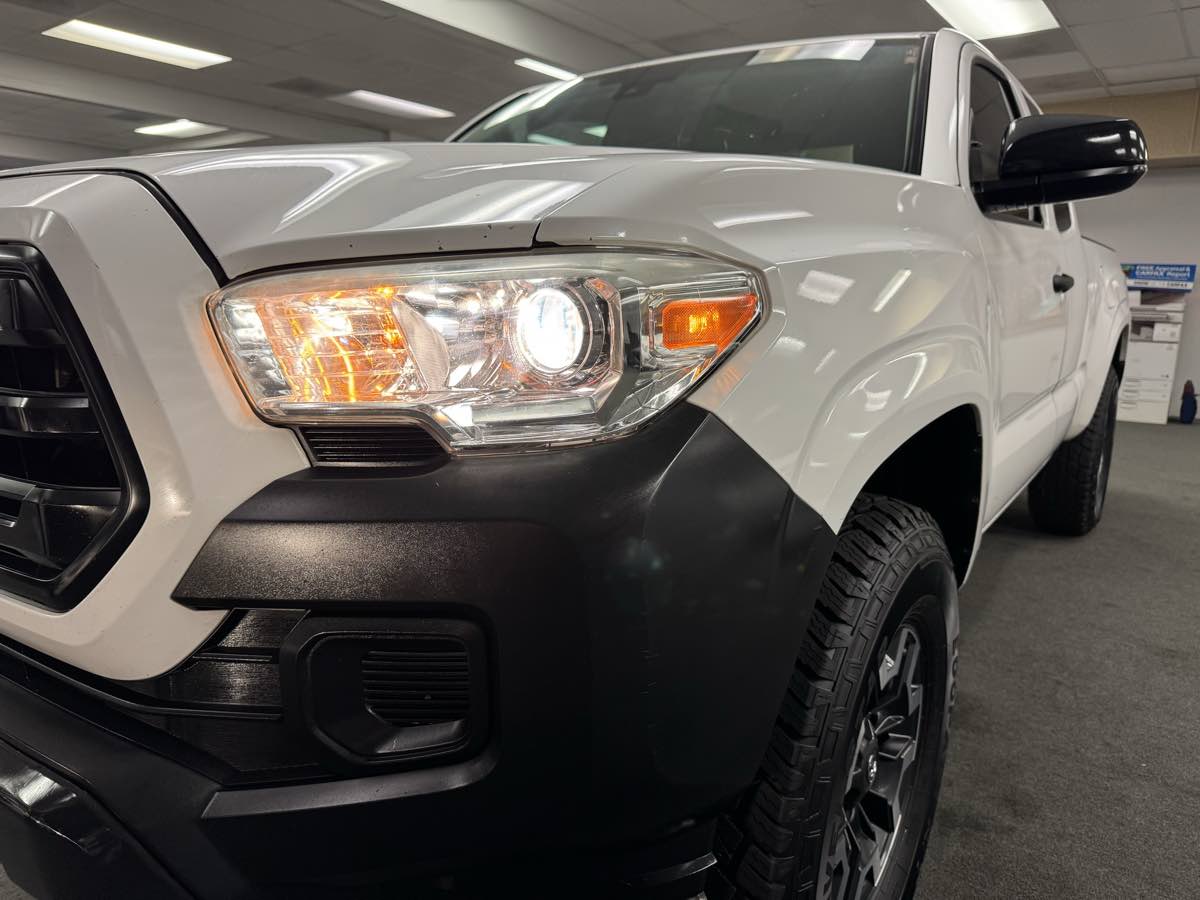 2018 Toyota Tacoma SR photo 3