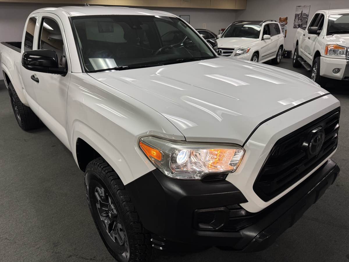2018 Toyota Tacoma SR photo 8