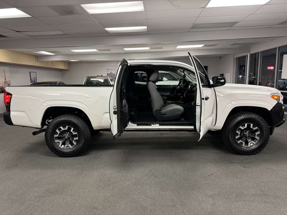 2018 Toyota Tacoma SR photo 12