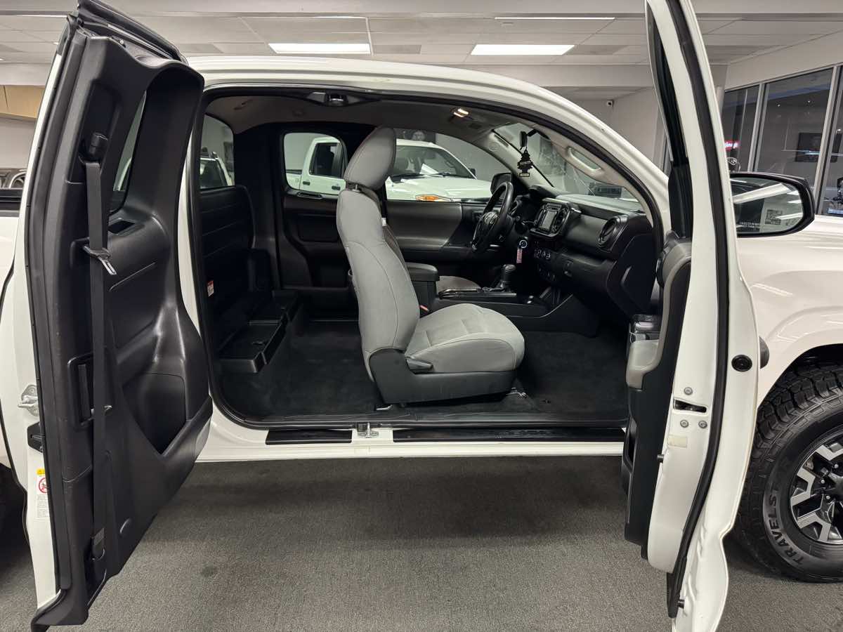 2018 Toyota Tacoma SR photo 13
