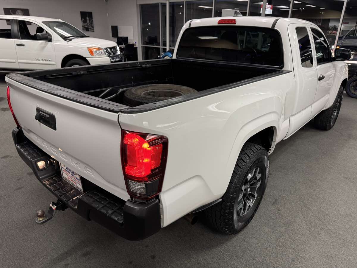 2018 Toyota Tacoma SR photo 15