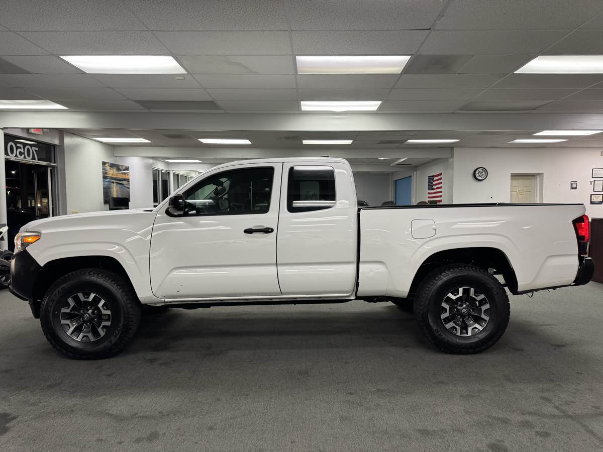 2018 Toyota Tacoma SR photo 24