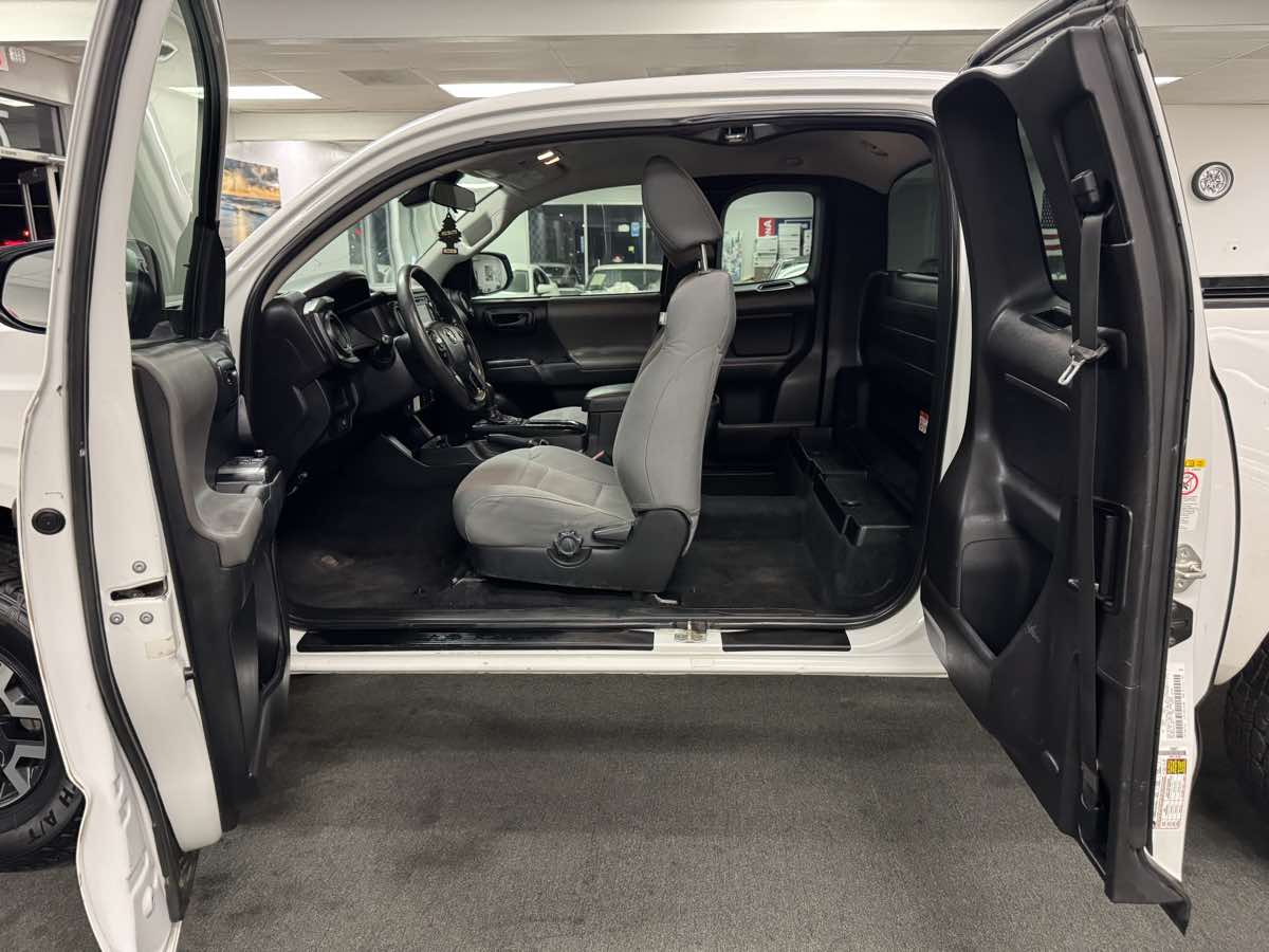2018 Toyota Tacoma SR photo 26