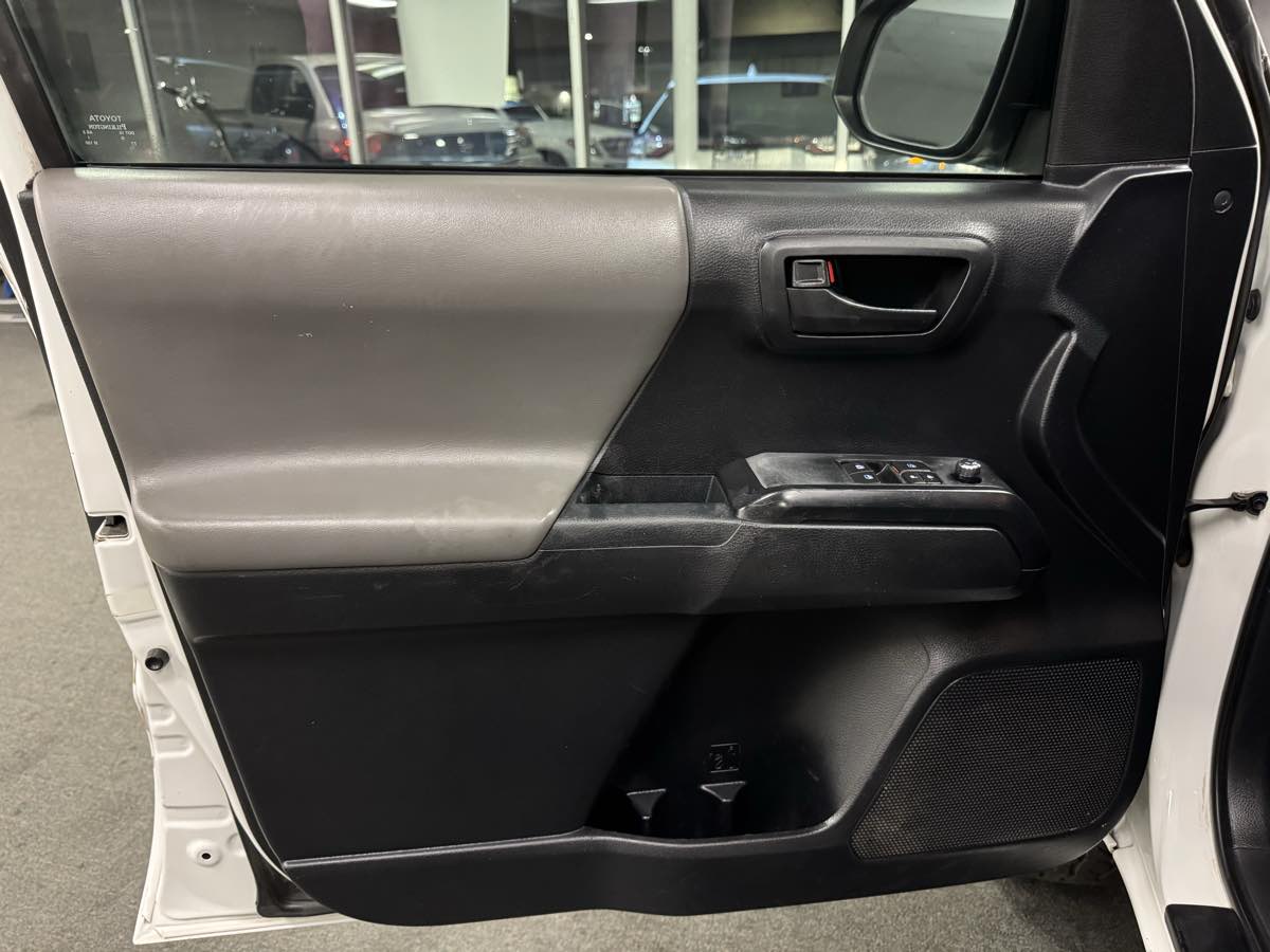 2018 Toyota Tacoma SR photo 27
