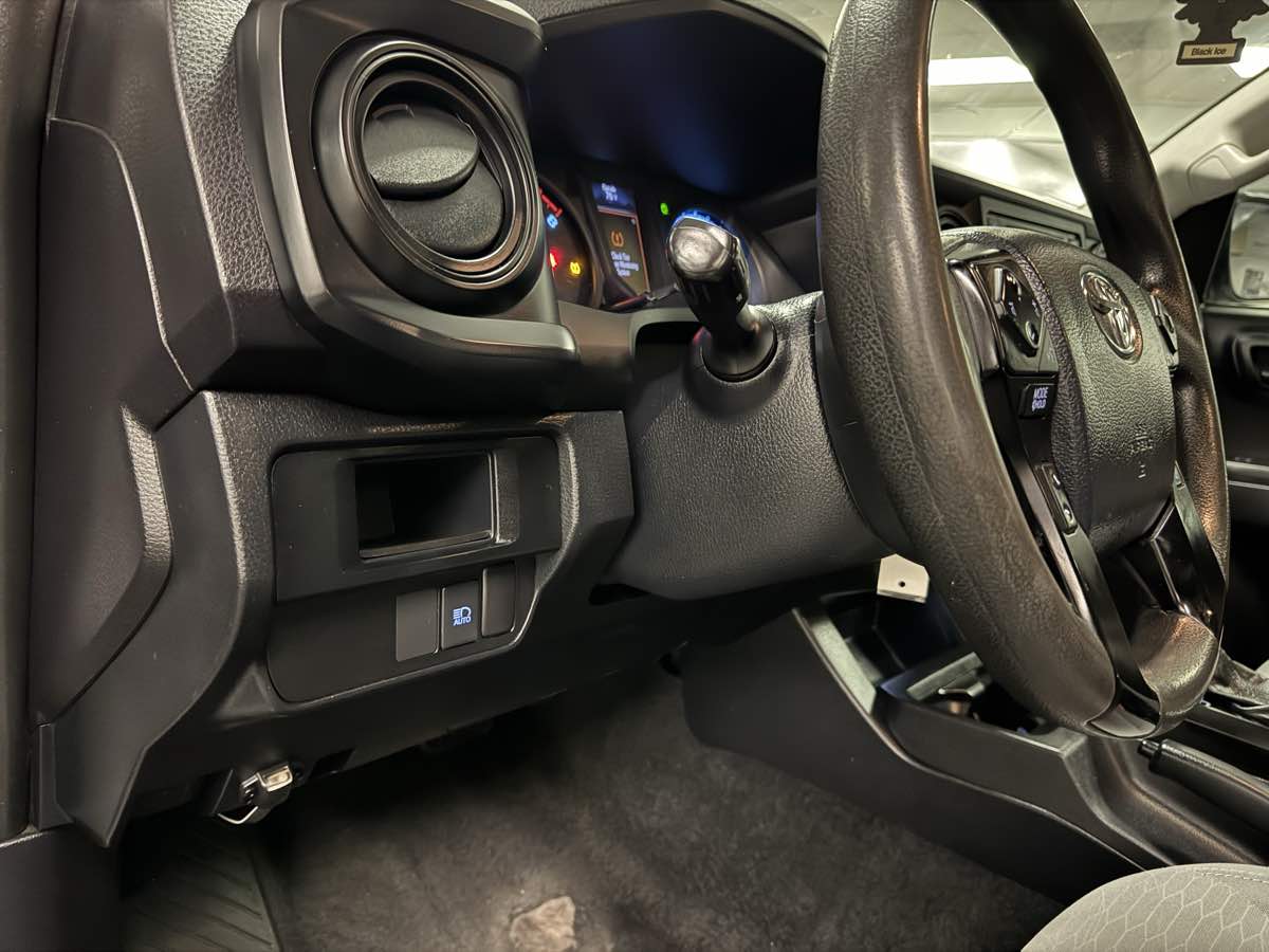2018 Toyota Tacoma SR photo 29