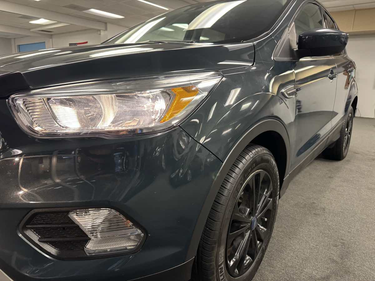 2019 Ford Escape SE photo 3