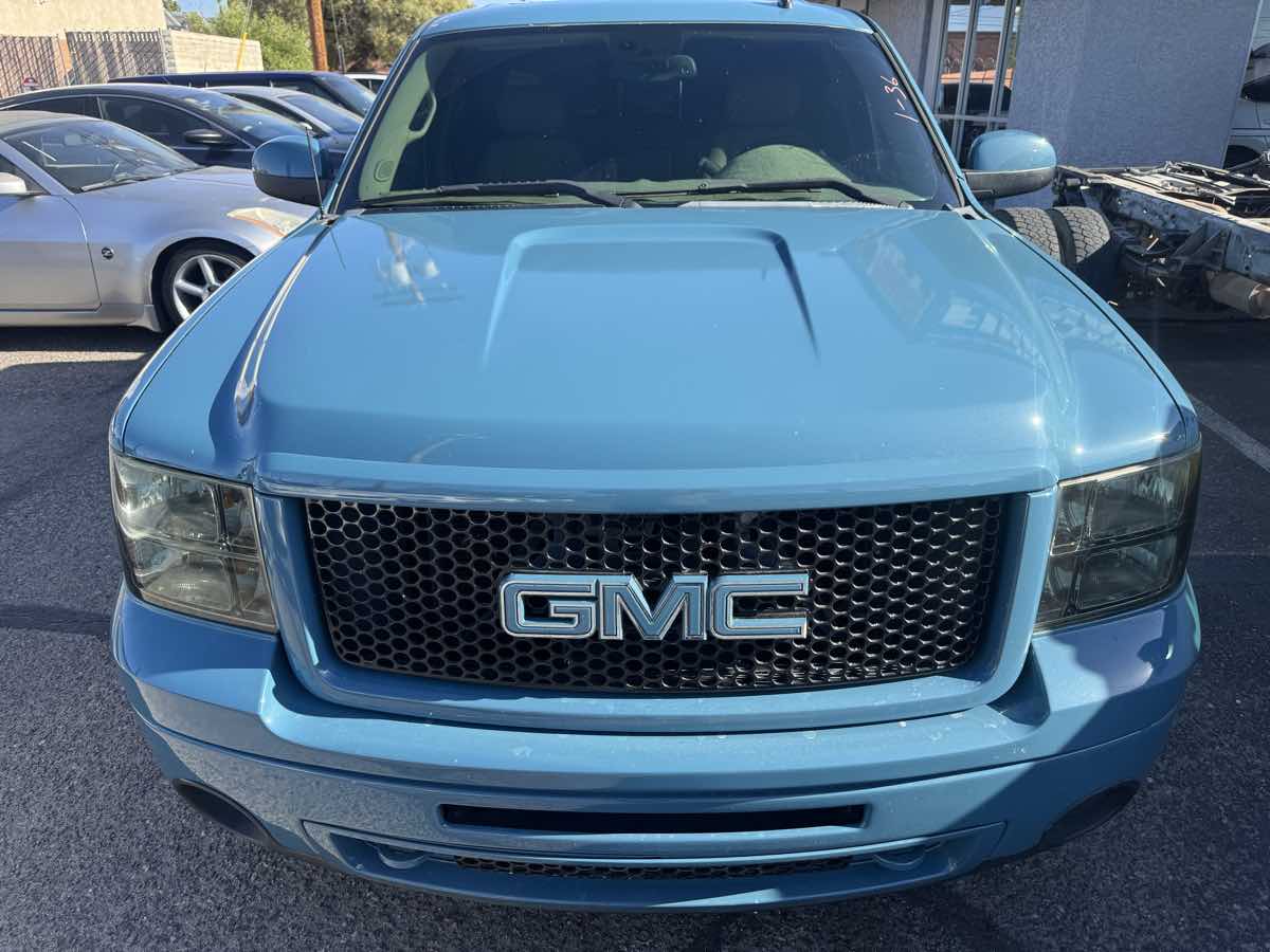2008 Gmc Sierra Denali photo 2