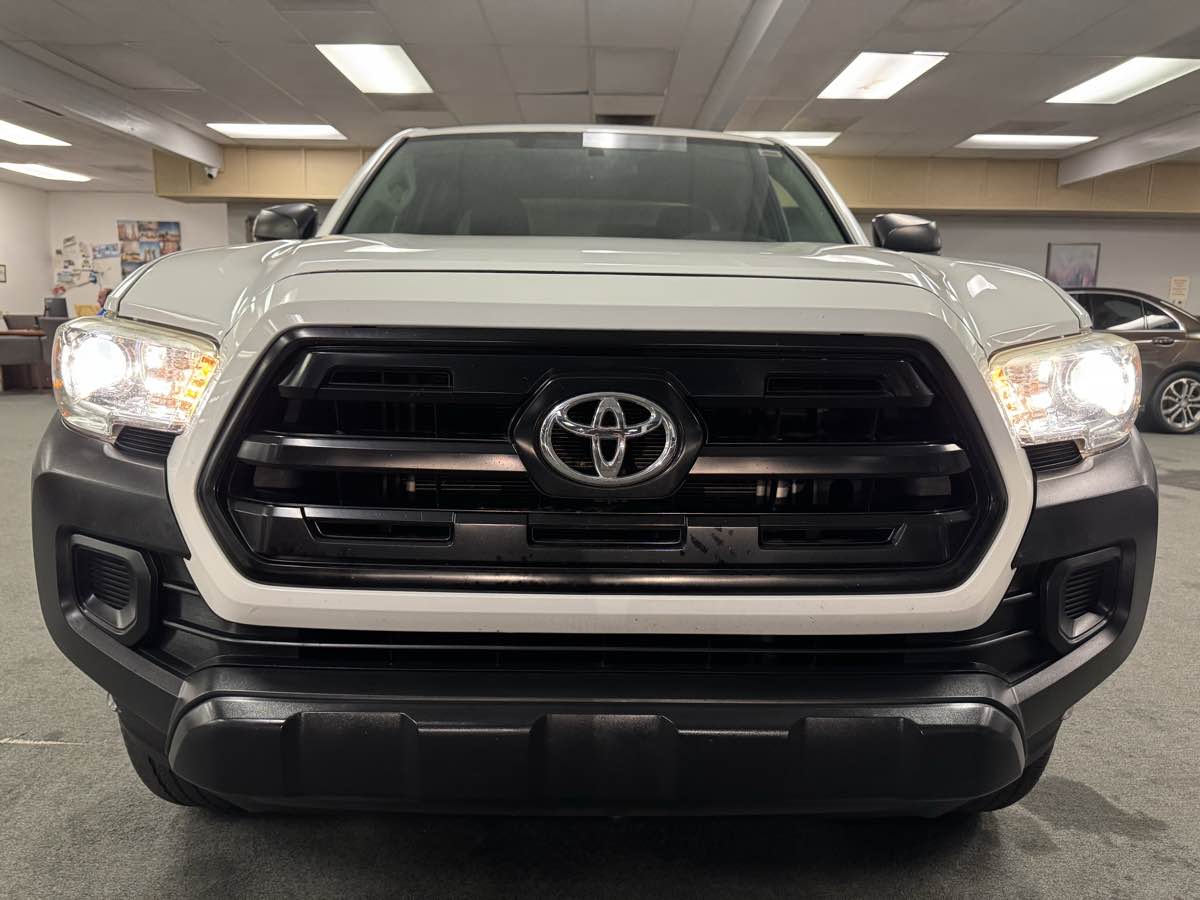 2017 Toyota Tacoma SR photo 6