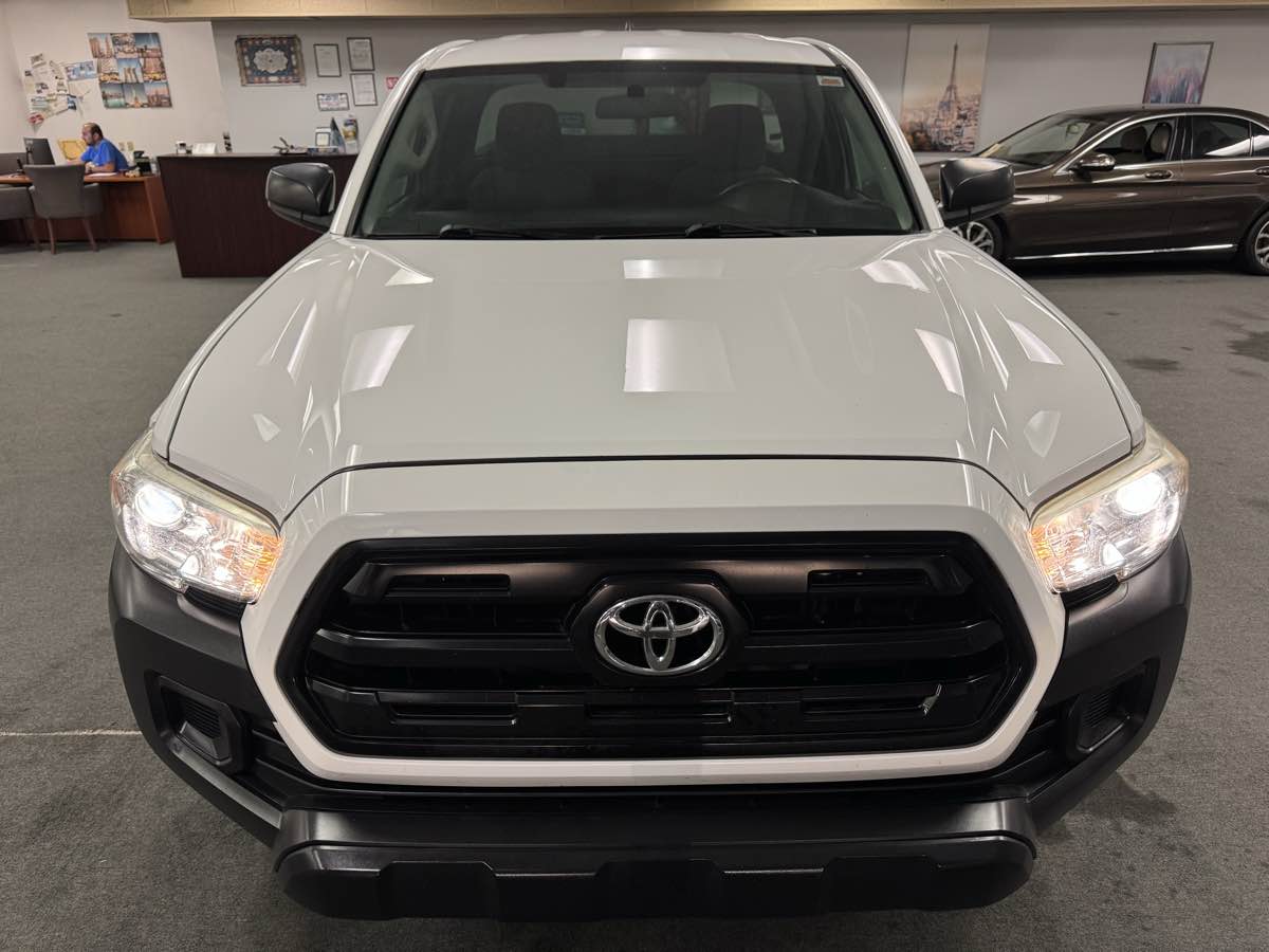 2017 Toyota Tacoma SR photo 7