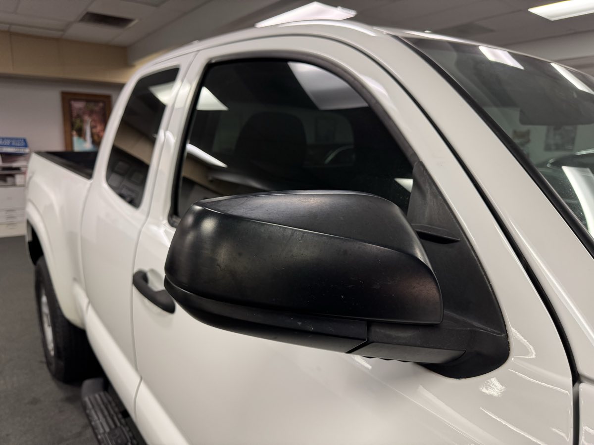 2017 Toyota Tacoma SR photo 12
