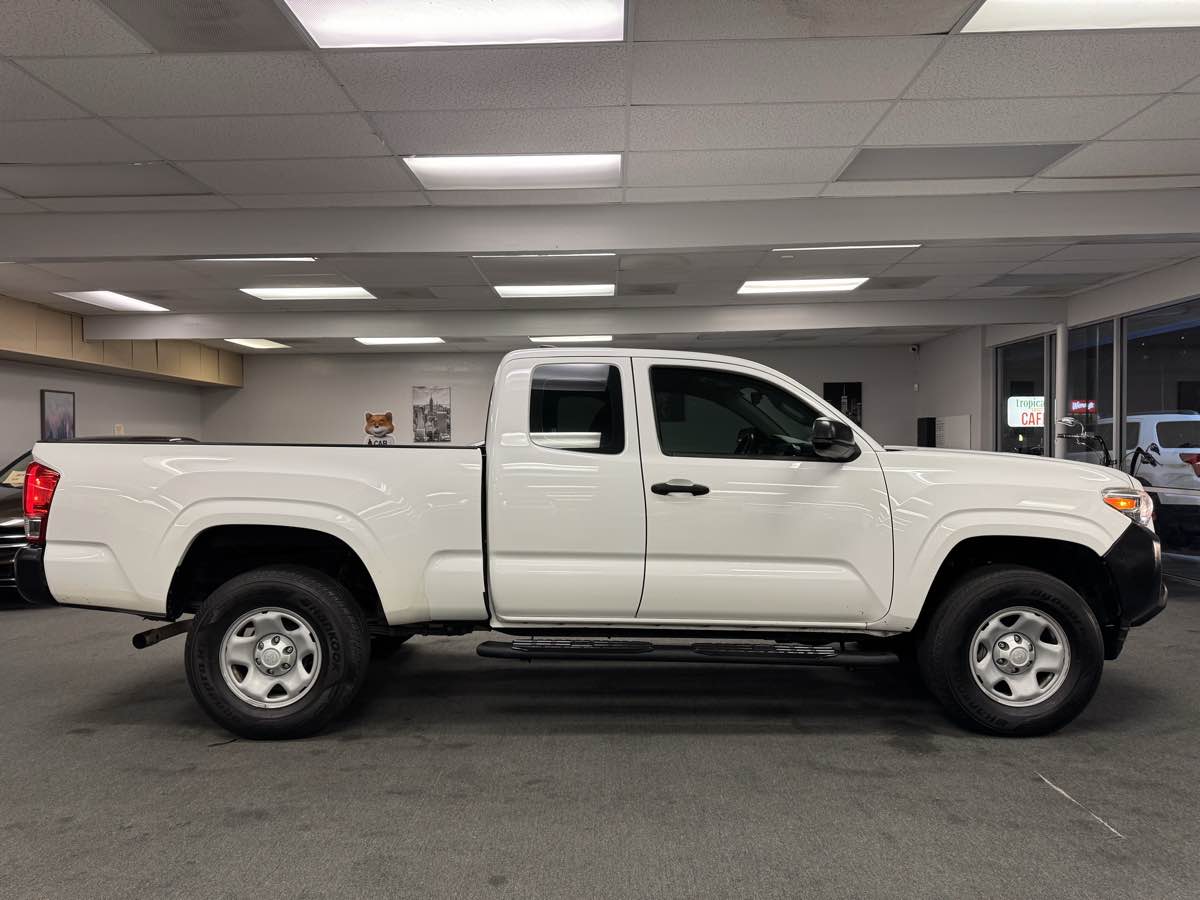 2017 Toyota Tacoma SR photo 13