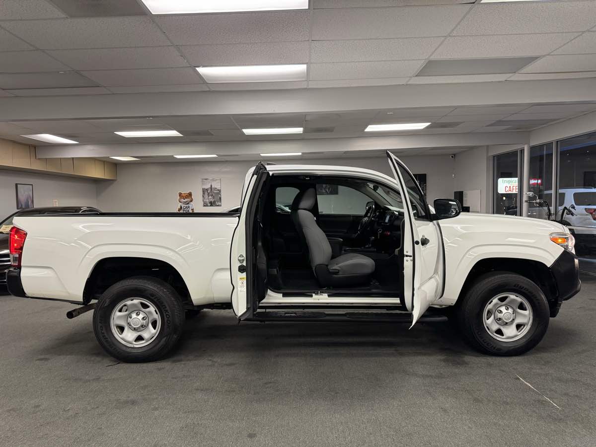2017 Toyota Tacoma SR photo 14