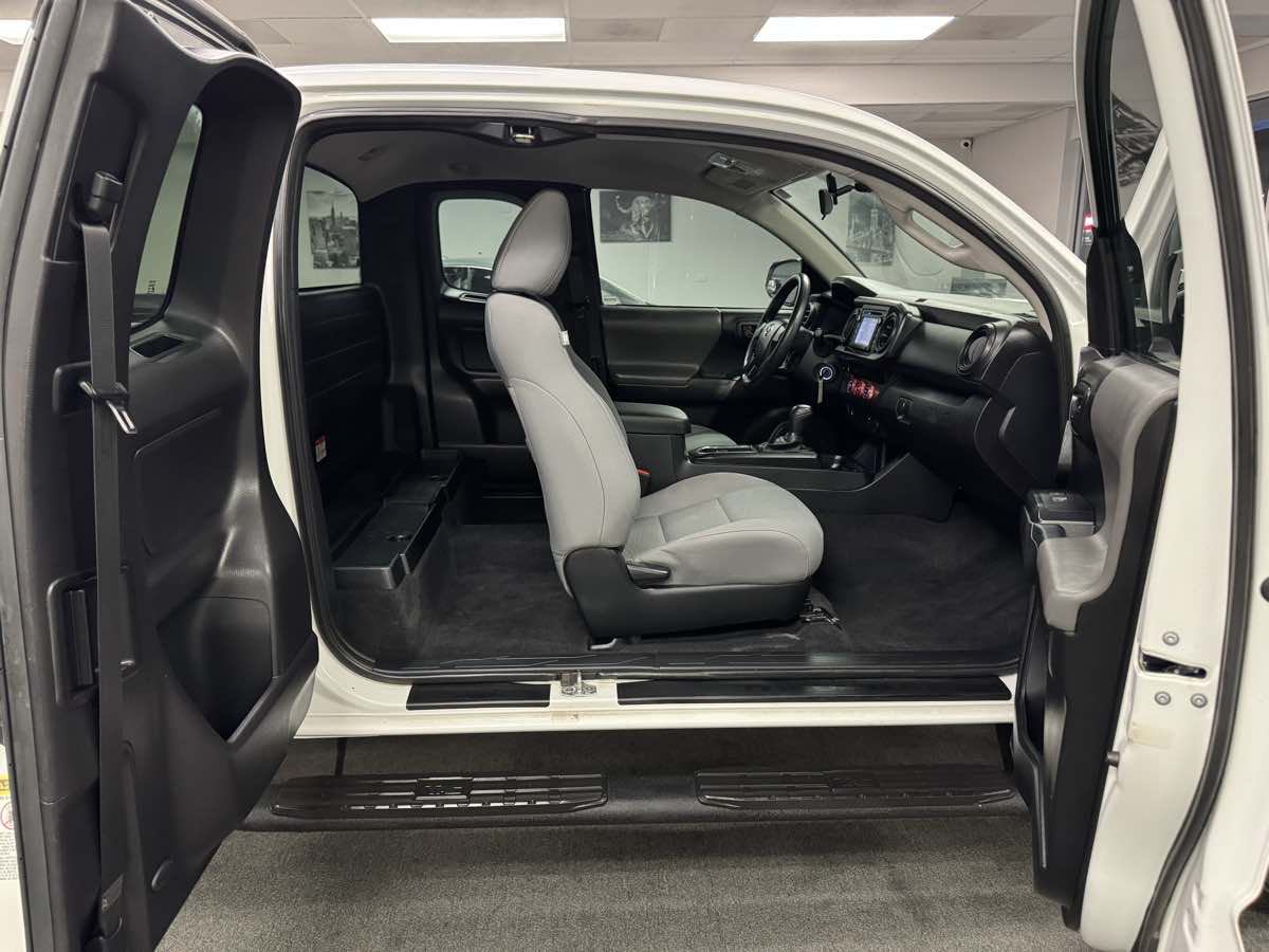 2017 Toyota Tacoma SR photo 15