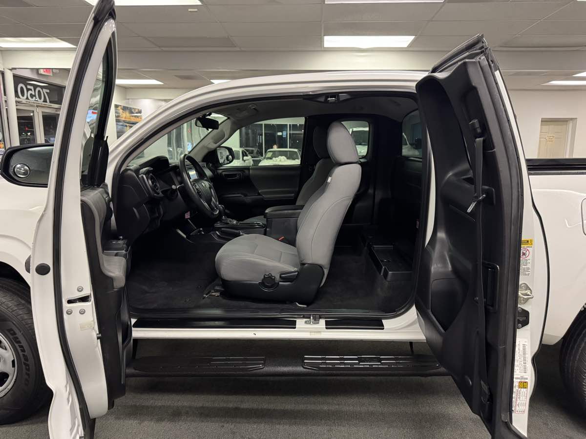 2017 Toyota Tacoma SR photo 27