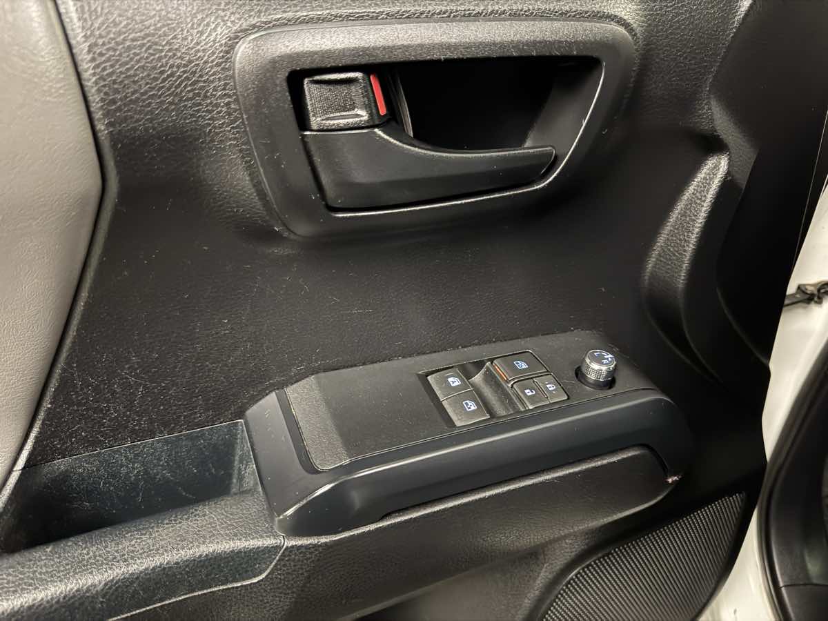 2017 Toyota Tacoma SR photo 28