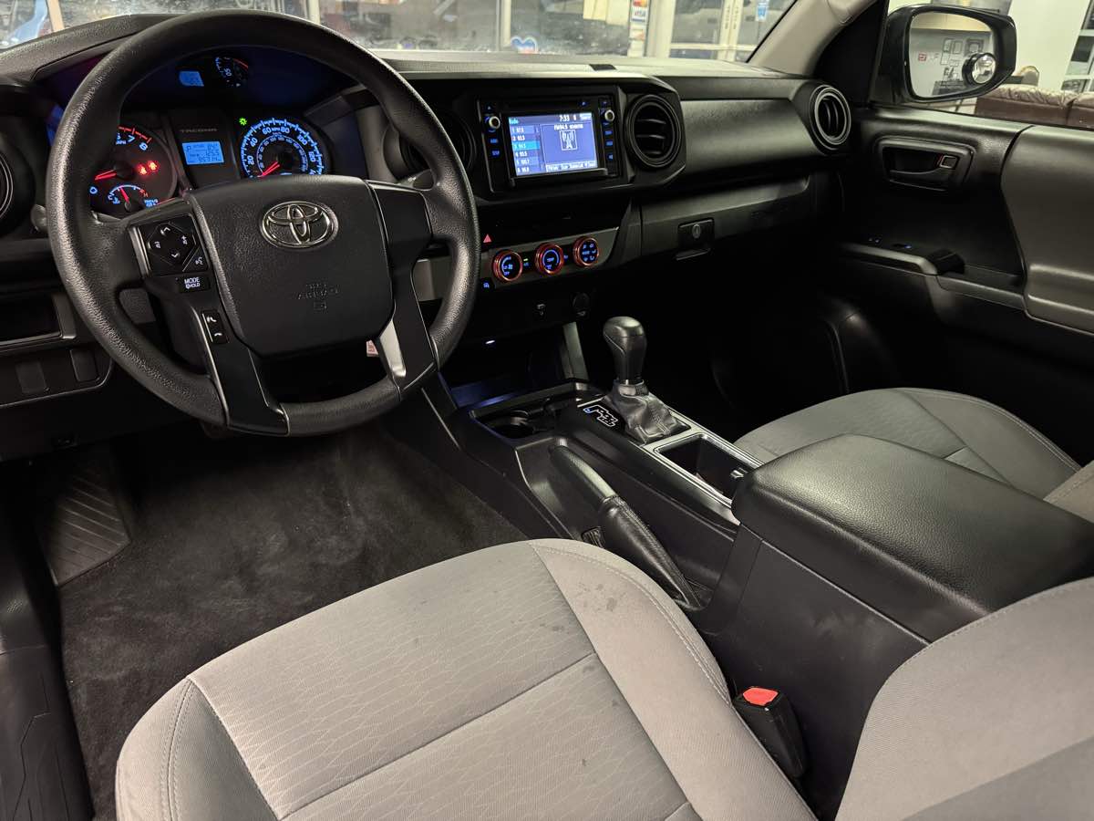 2017 Toyota Tacoma SR photo 32