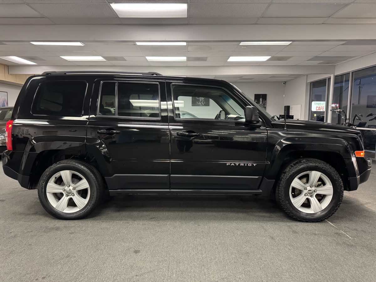 2016 Jeep Patriot Latitude photo 12