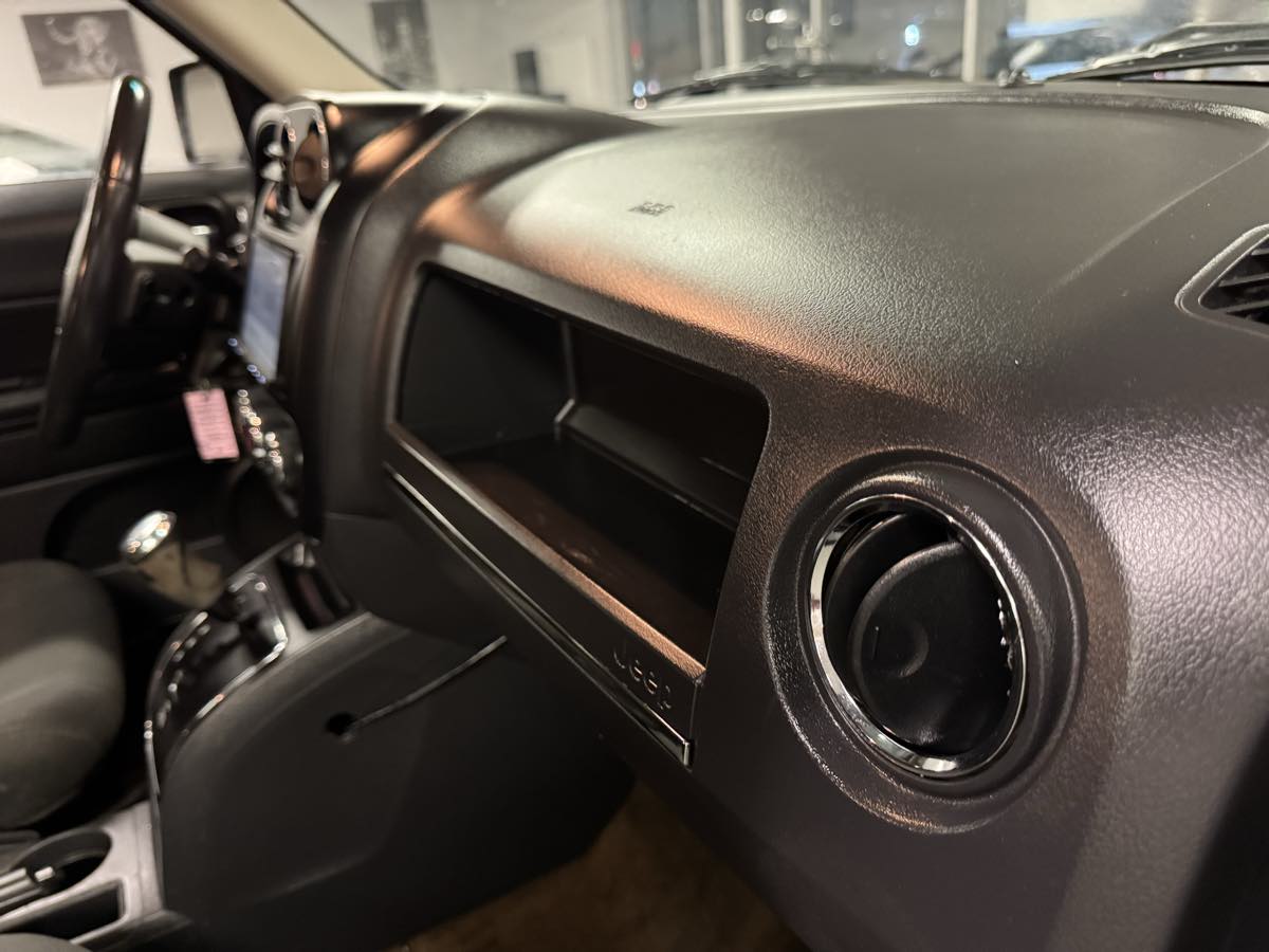 2016 Jeep Patriot Latitude photo 39