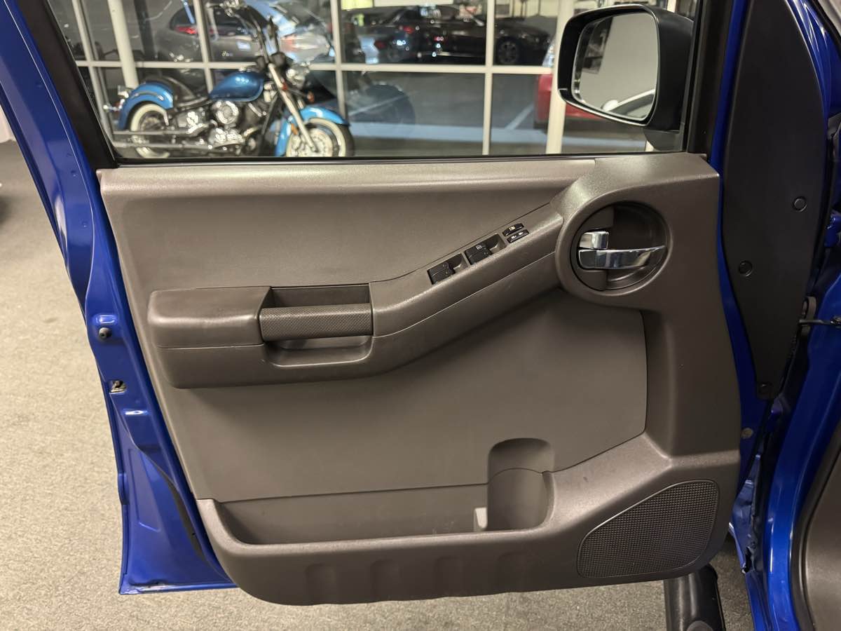 2012 Nissan Xterra S photo 21