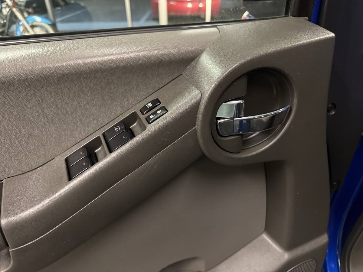 2012 Nissan Xterra S photo 22