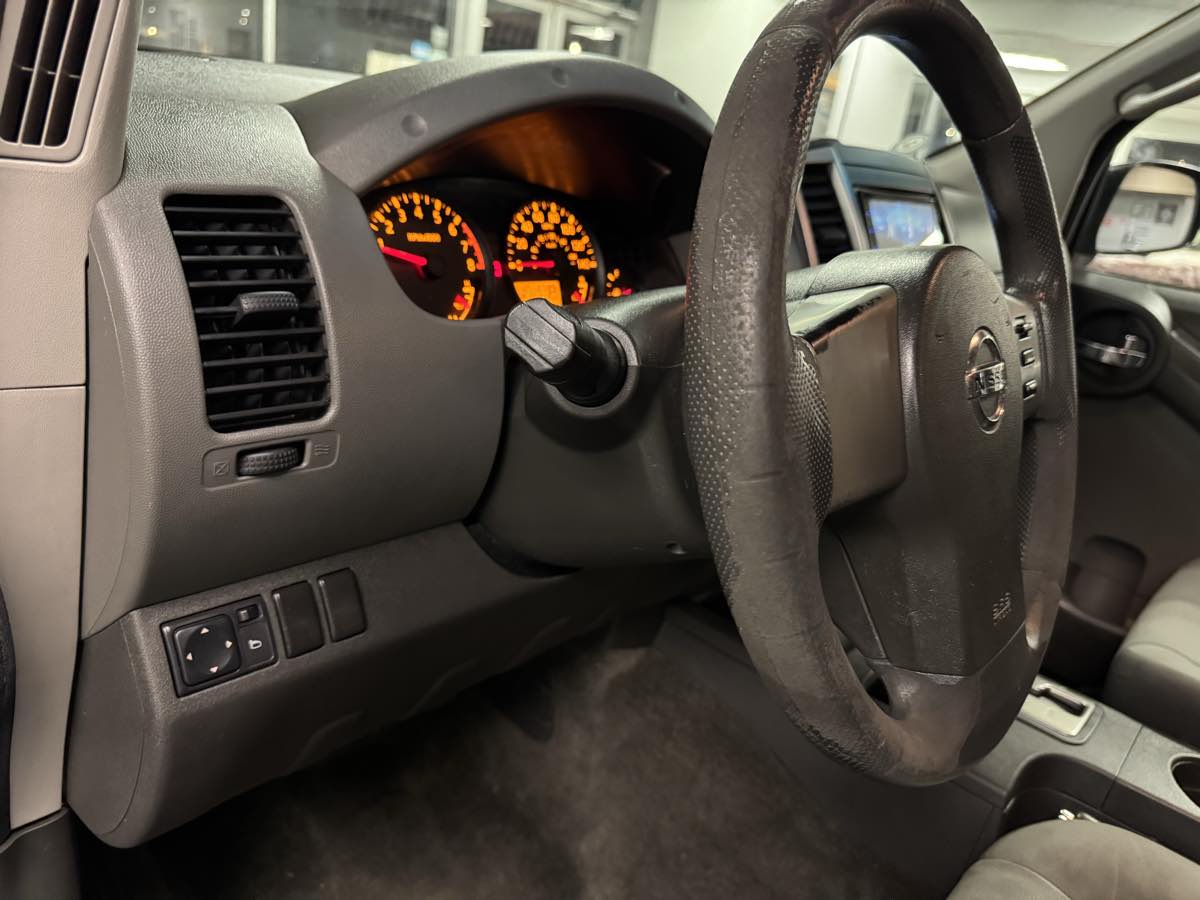 2012 Nissan Xterra S photo 23
