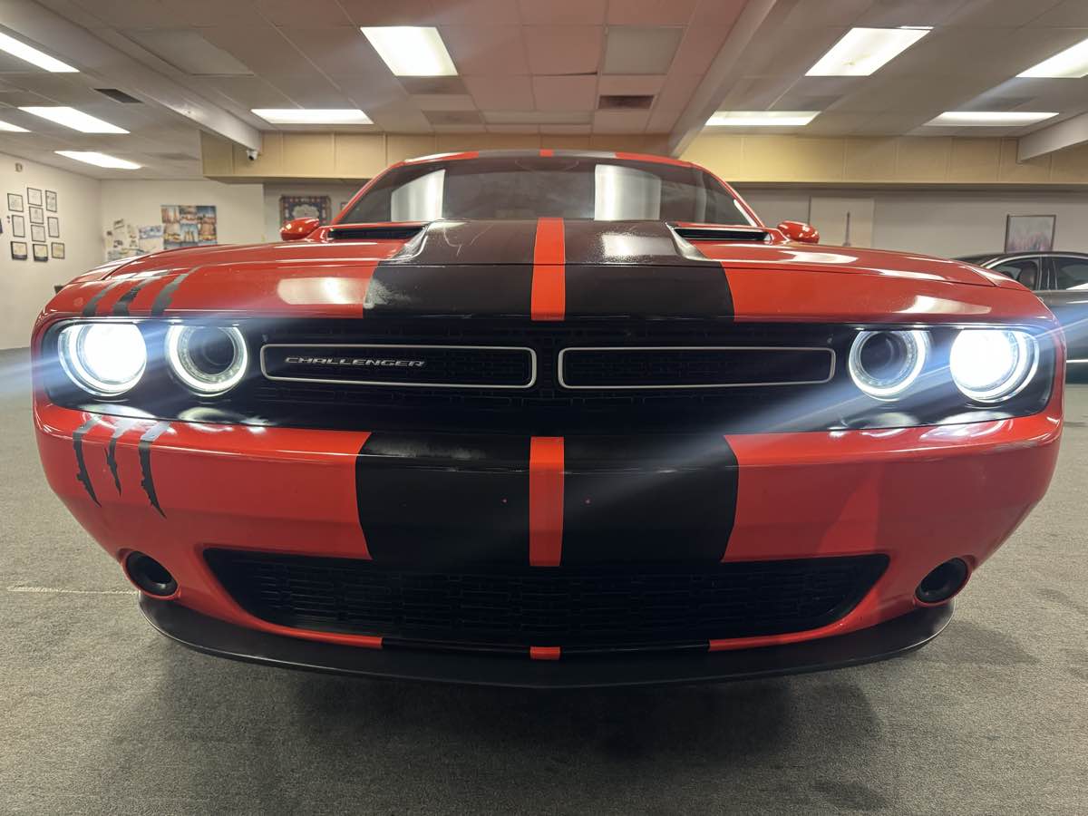 2016 Dodge Challenger SXT photo 5