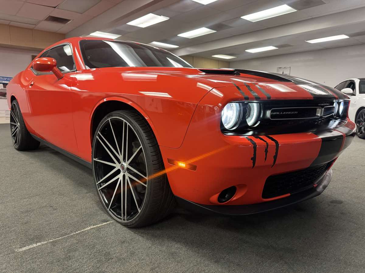 2016 Dodge Challenger SXT photo 8