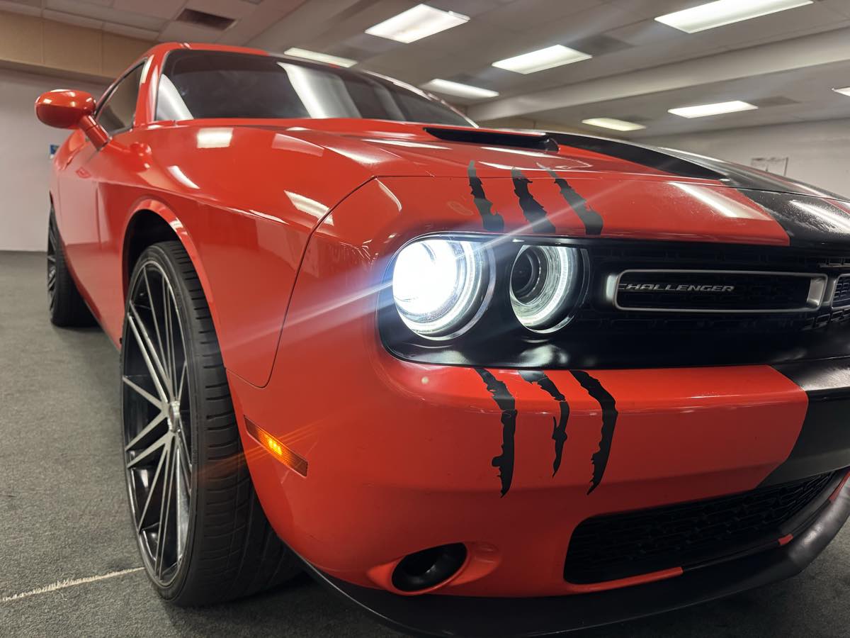 2016 Dodge Challenger SXT photo 9