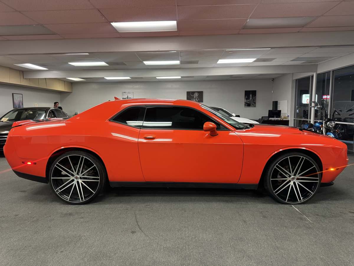 2016 Dodge Challenger SXT photo 11