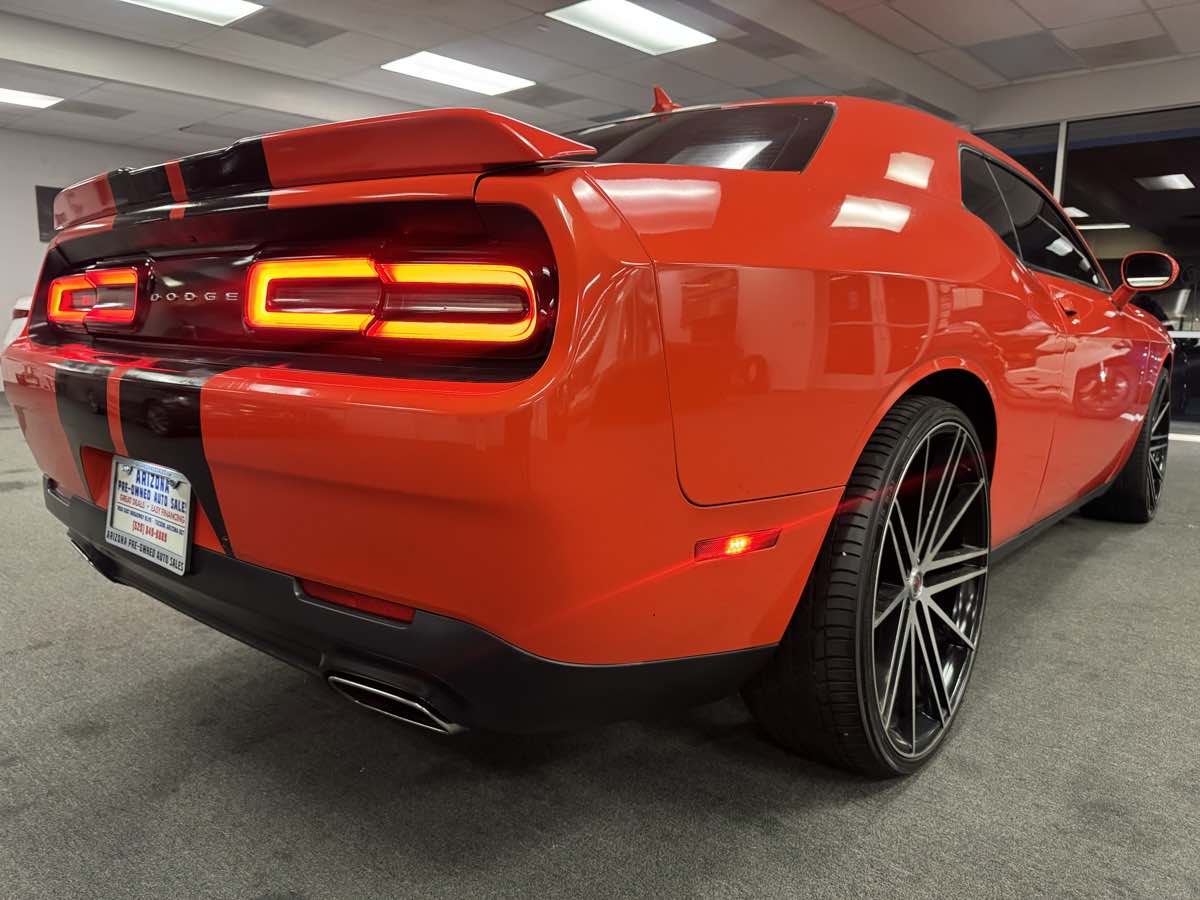 2016 Dodge Challenger SXT photo 13