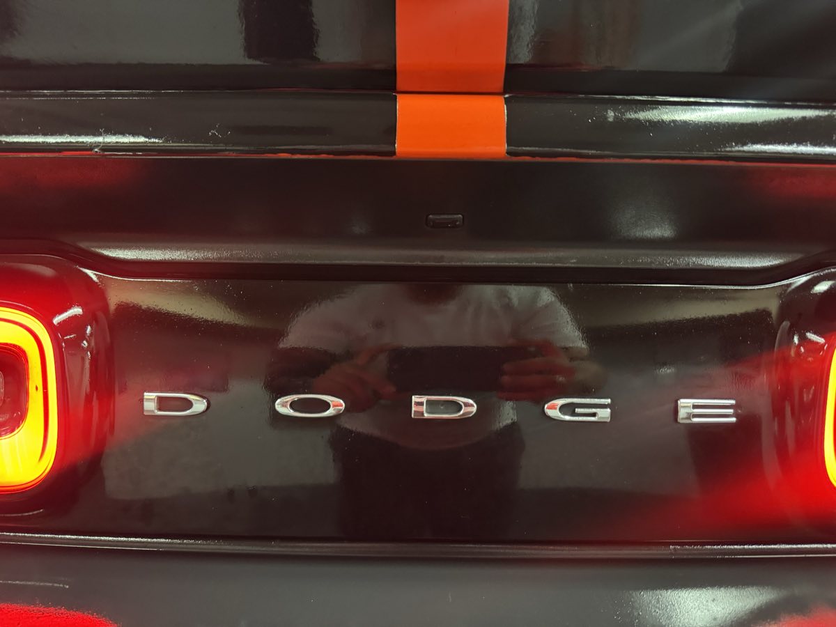 2016 Dodge Challenger SXT photo 19
