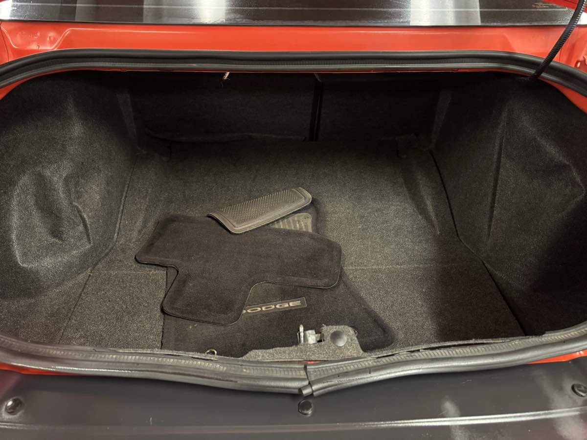 2016 Dodge Challenger SXT photo 21